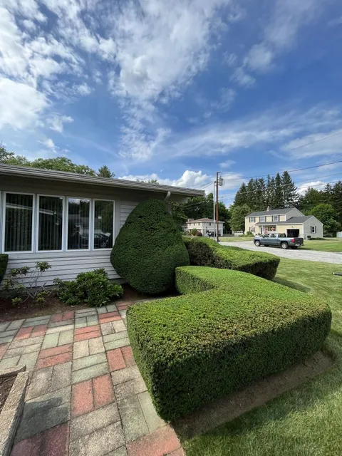 work photo from limitlesslawn.com