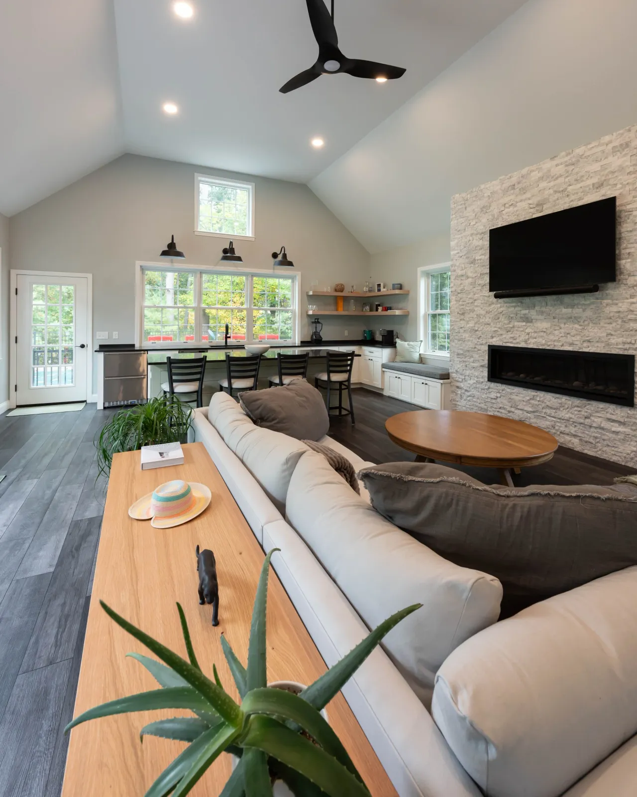 Pool House with Kitchenette