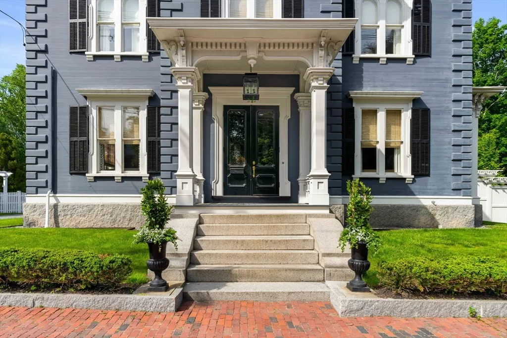 212 High Street