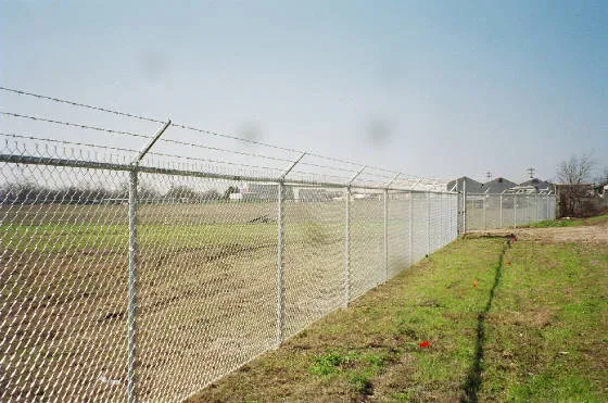 work photo from patriotfencecompany.com