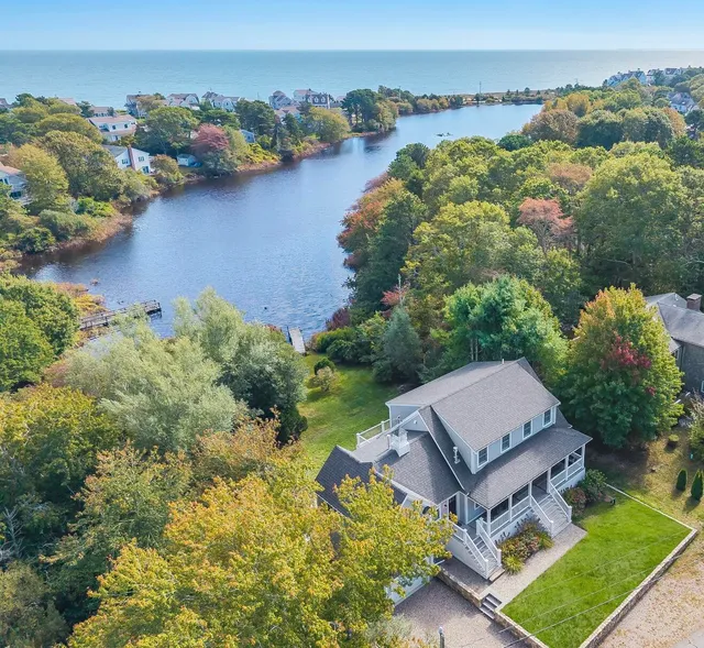 The Riley Oakley Group at William Raveis Real Estate work photo