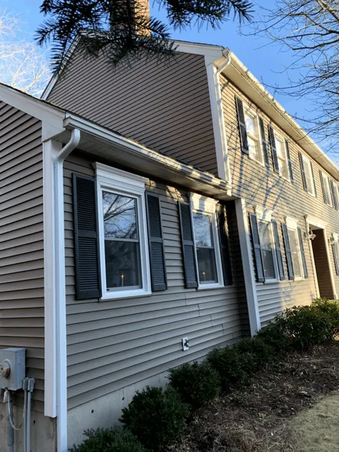Custom Siding & Window work photo