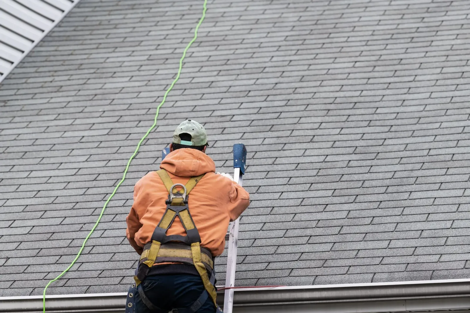 roofer installing 3-tab shingles, standard shingles, flat shingles