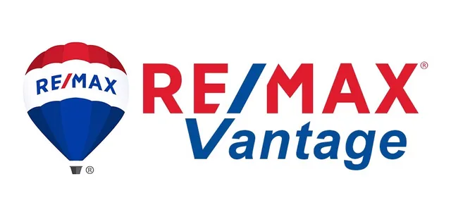 RE/MAX Vantage Dartmouth logo