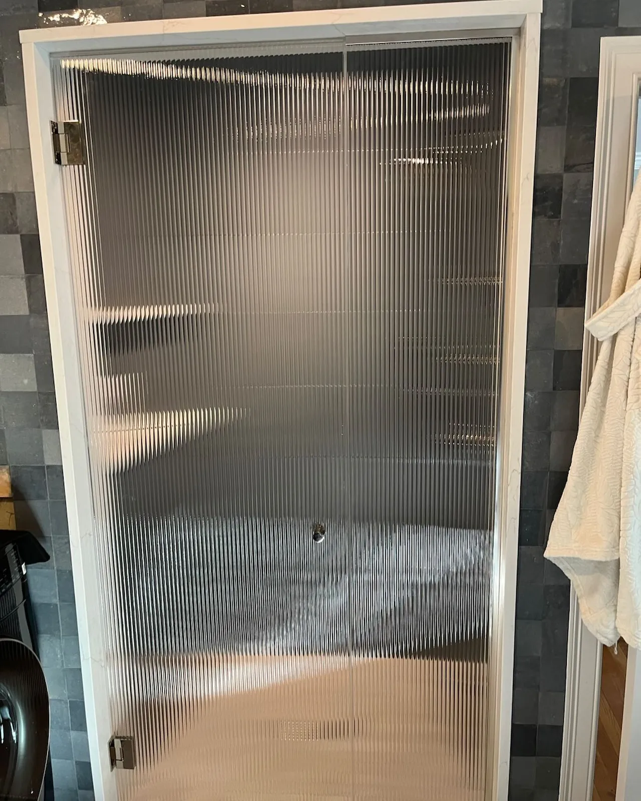 Got our team of Matt and Matt throwing in this stunning reeded steam enclosure today. Beautiful outcome wrapping up this job. #glassshower #steam #glass
