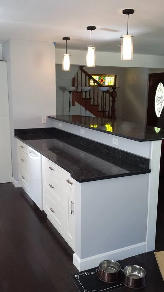 Granite-topped peninsula and pendant lighting