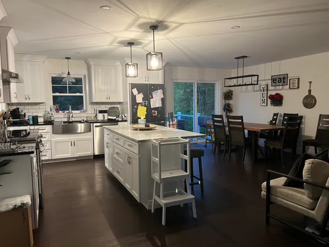 THE CLEAN QUEEN work photo