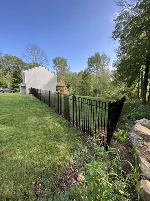 work photo from premiumfenceanddeck.com