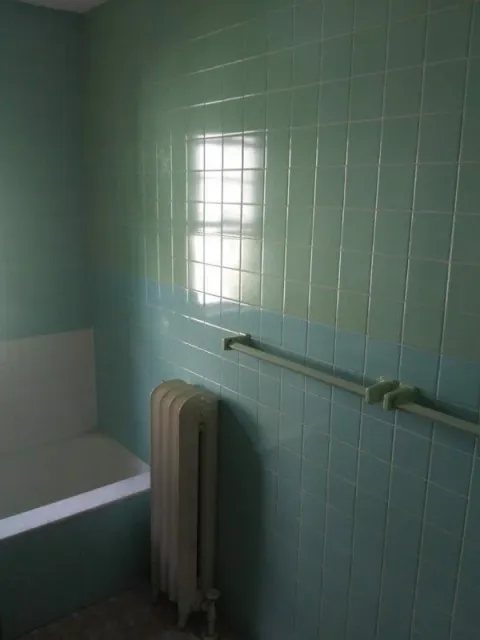 tub-tile-re-before