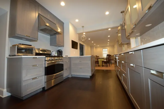 OPEN-PLAN KITCHEN