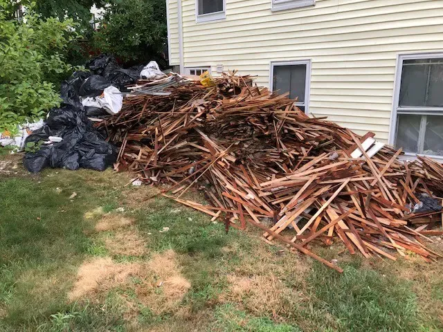 work photo from wasteawayjunkremoval.com