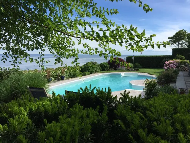 work photo from marqueepools.com