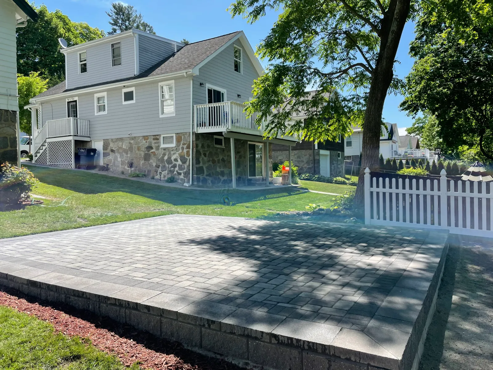 Finished paver patio with granite-look retaining wall
