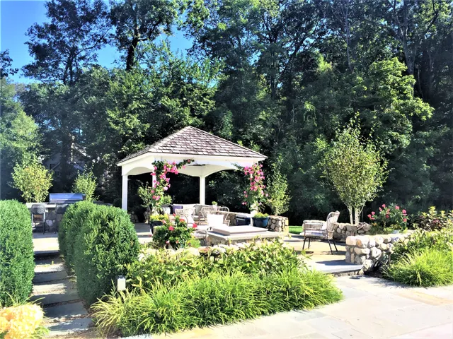 Putnam's Landscaping work photo
