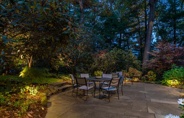 work photo from northernoutdoorlighting.com