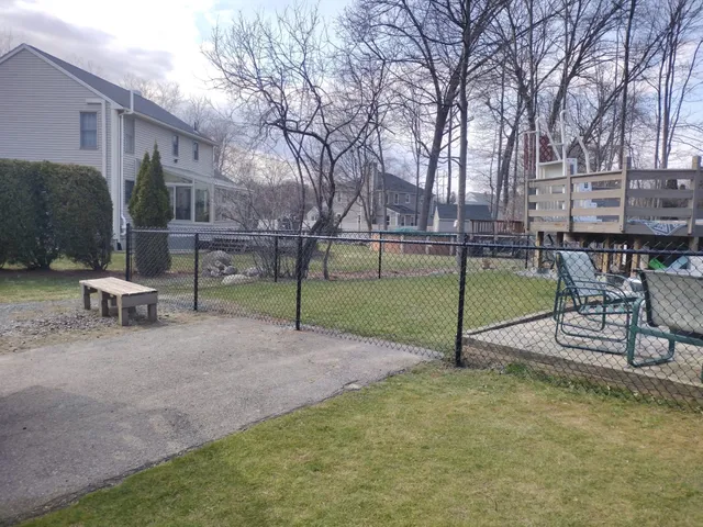 work photo from patriotfencecompany.com