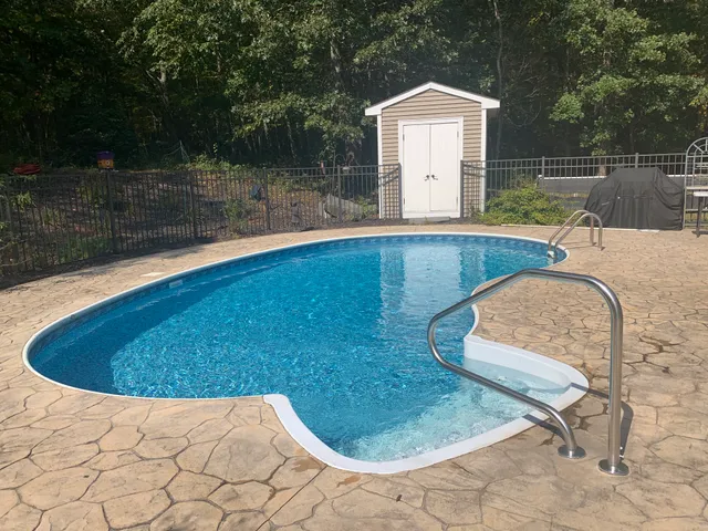 POOLS PLUS work photo