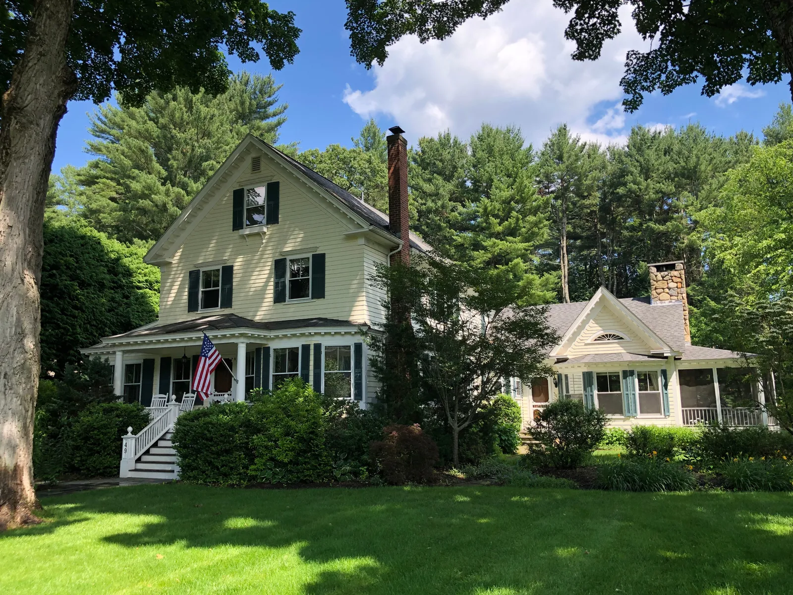 Cozy in Weston's Historic District