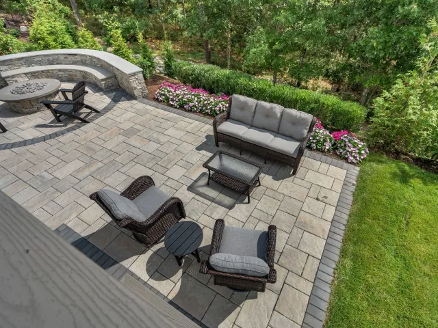 patio 1 techo bloc blu 60mm champlain grey .jpg