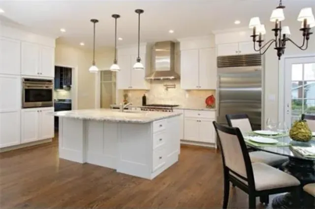 23 Martha's   Kitchen 2