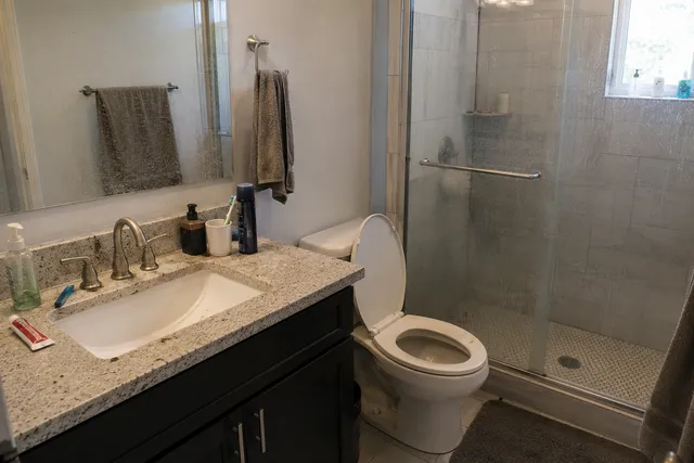 Bathroom before deep cleaning