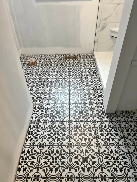A black and white tile floor in a bathroom.