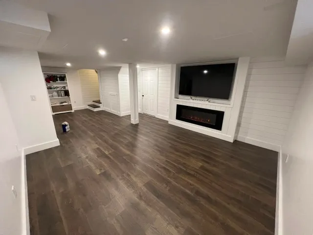 Flooring 1.jpg