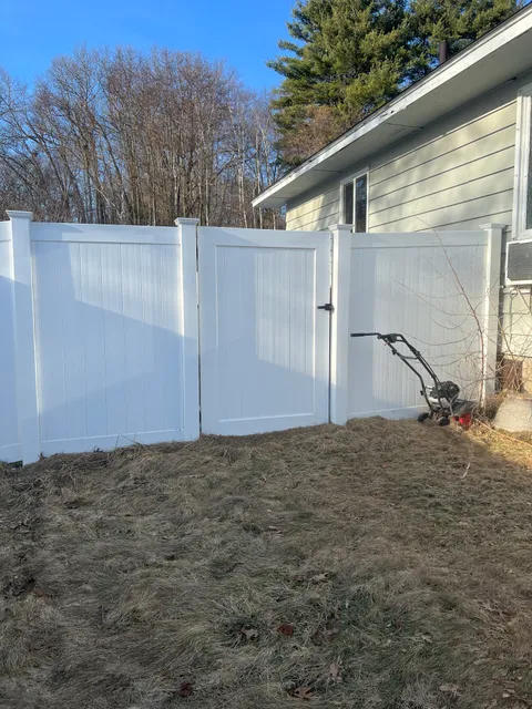 Placed Right Fence Co work photo