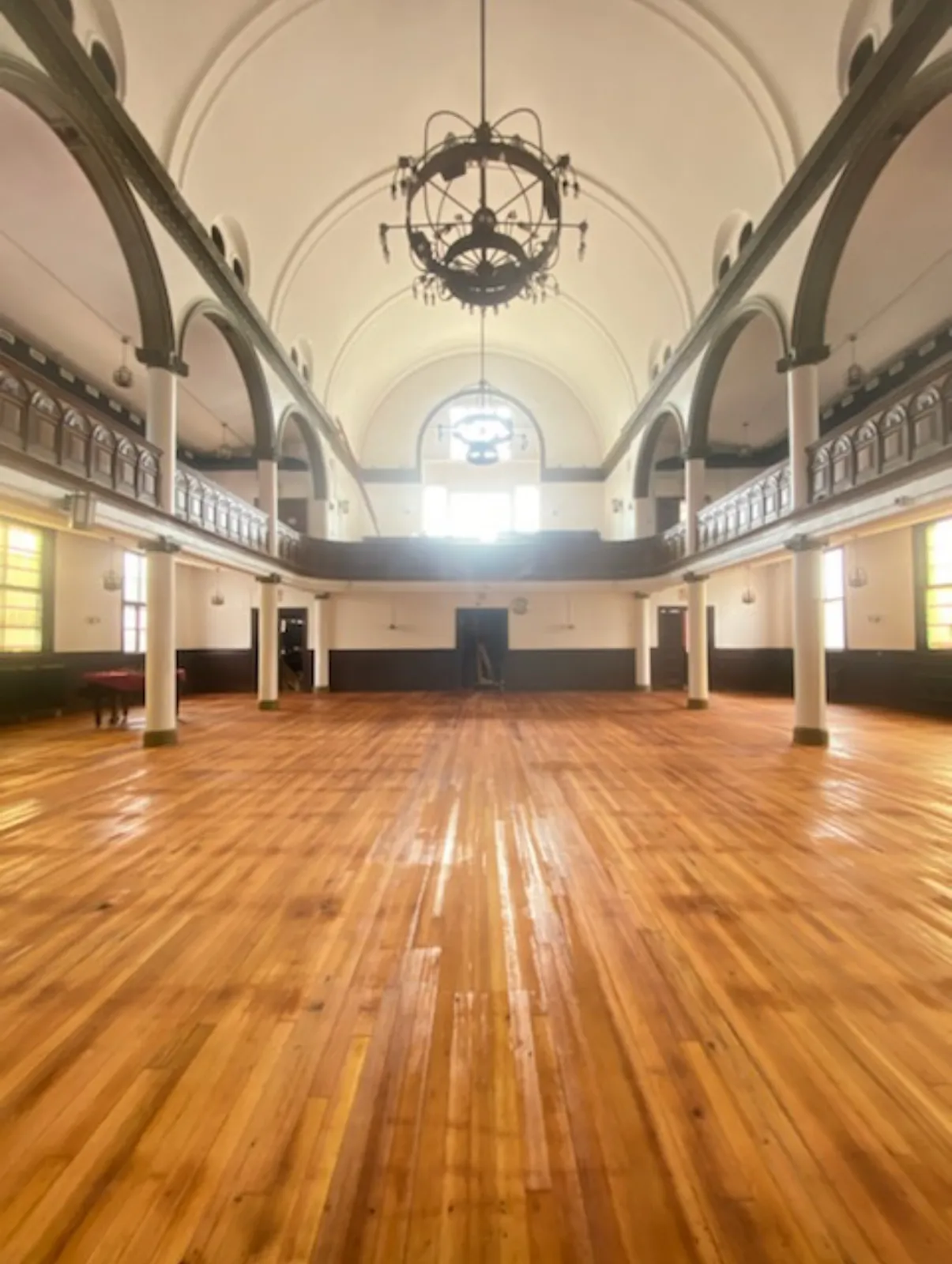 WOOD FLOOR SPECIALISTS - DIAMOND FLOORING (Hardwood Floor Services)