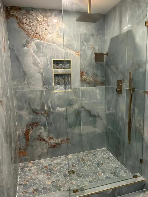 Tile shower with built-in niche