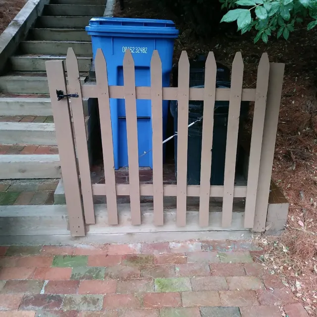 Gate