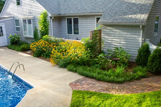 Custom Cedar Accents & Garden Design for a Refined Outdoor Space