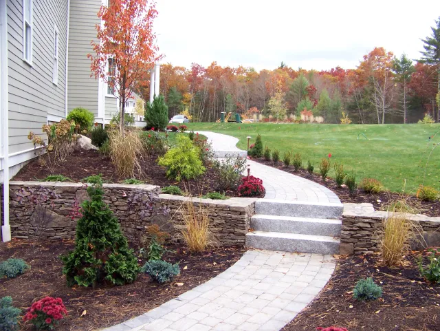 work photo from residentiallandscapeandmasonry.com