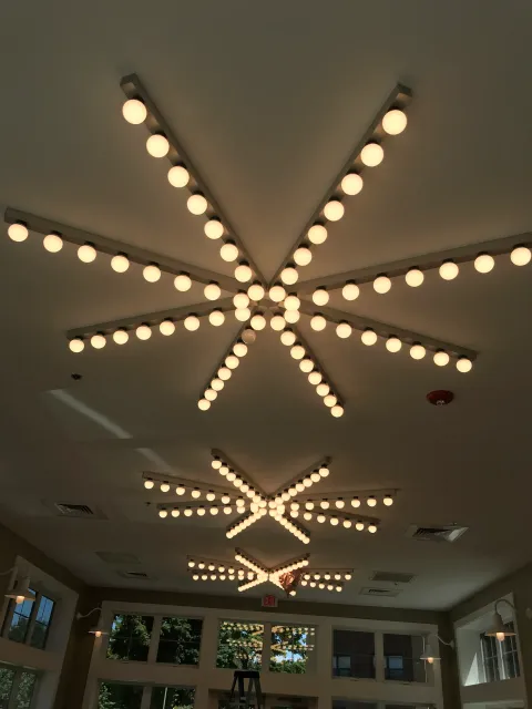 A room with a star shaped light fixture on the ceiling