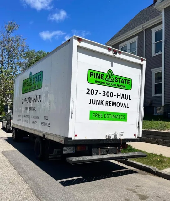 box-truck-rear-street_03564873