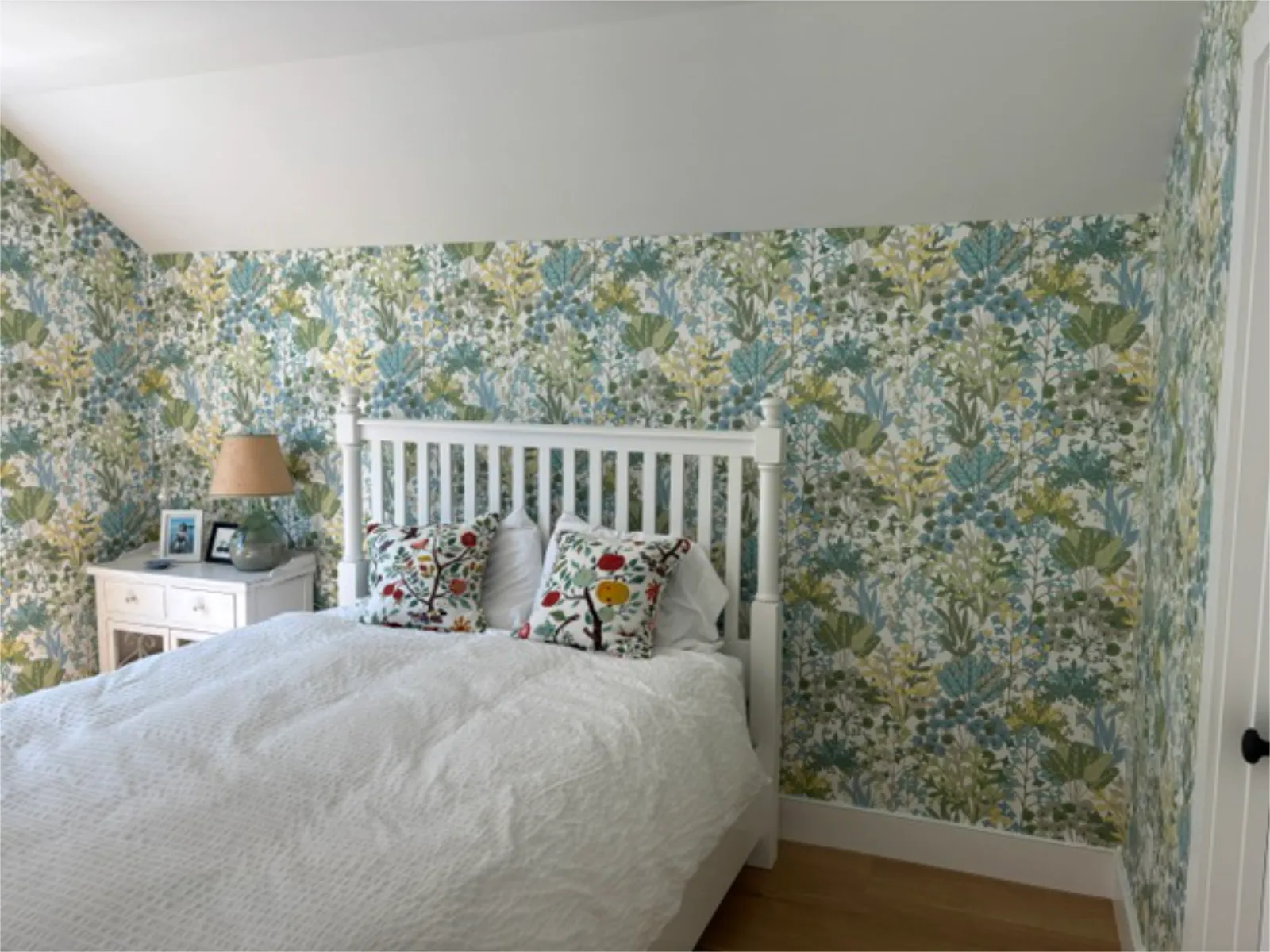 work photo from burnetterwallpaperandpainting.com