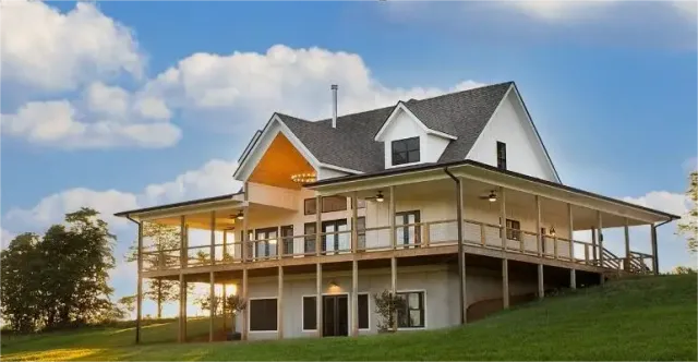 A Vermont home after a full exterior cleaning by Mansfield Services