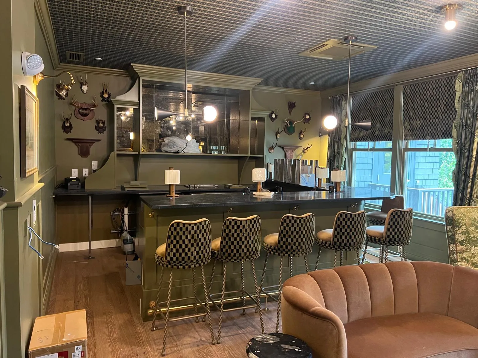 The Asticou Hotel: restaurant with bar