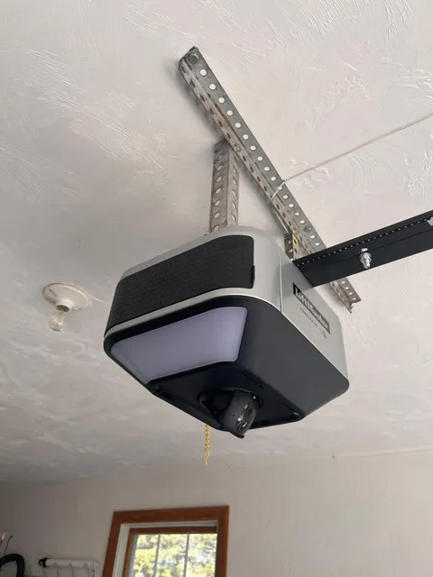 work photo from bluefinlocksmithandgaragedoors.com