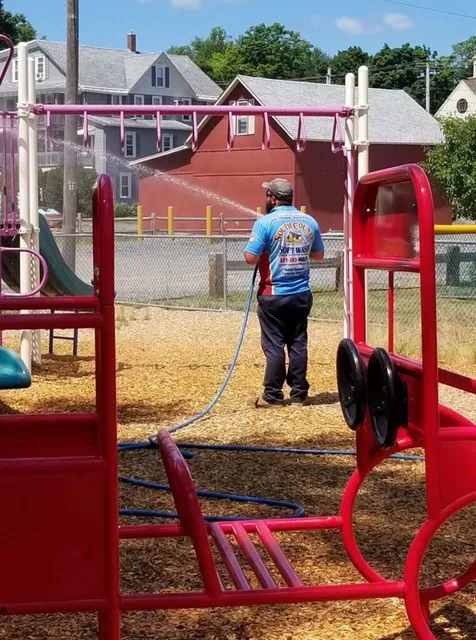 work photo from pressure-washing-rhode-island.com