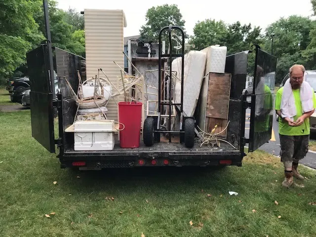 work photo from wasteawayjunkremoval.com