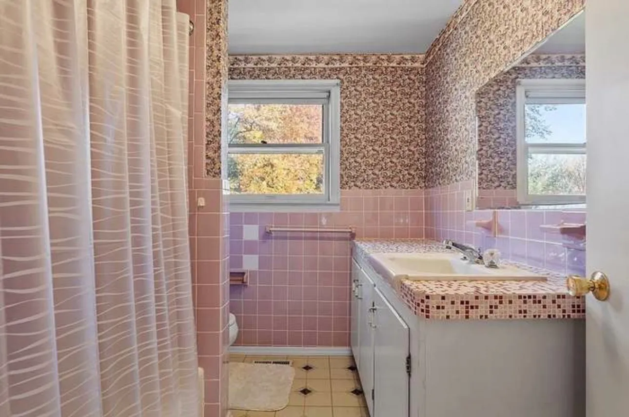 BATHROOM BEFORE