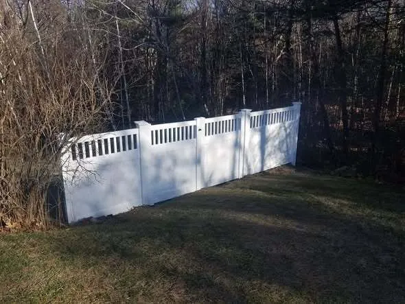work photo from fencecontractorrochesternh.com