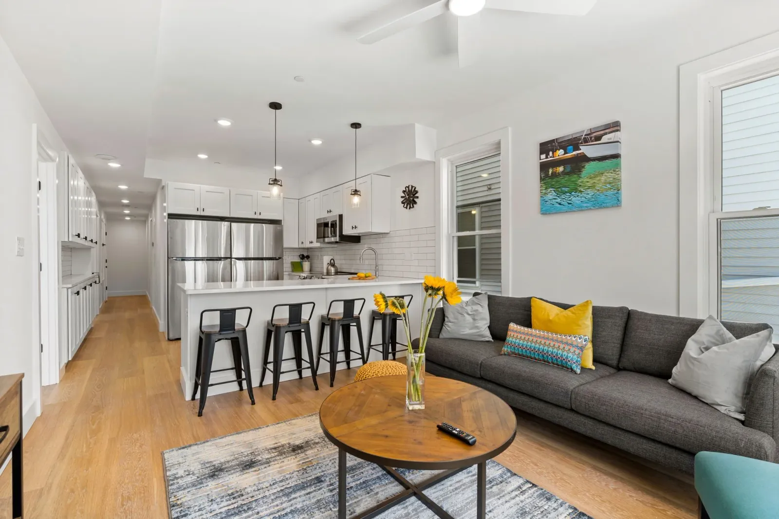 25-web-or-mls-BENNINGTON_UNIT1_LIVING B.jpg