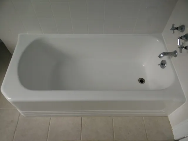 Shiny corner bathtub after refinishing
