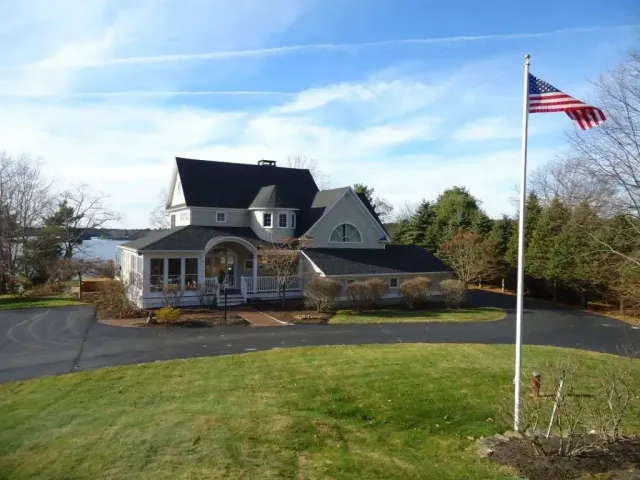 work photo from fairbanksroofingmaine.com