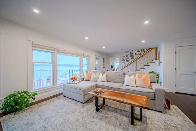 Ocean View Interior Reno15