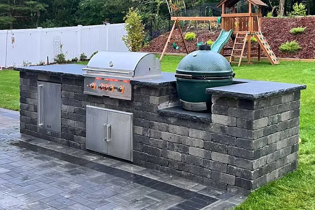 masonry construction contractor, masonry hardscape contractors - this photo shows a patio with outdoor island grill