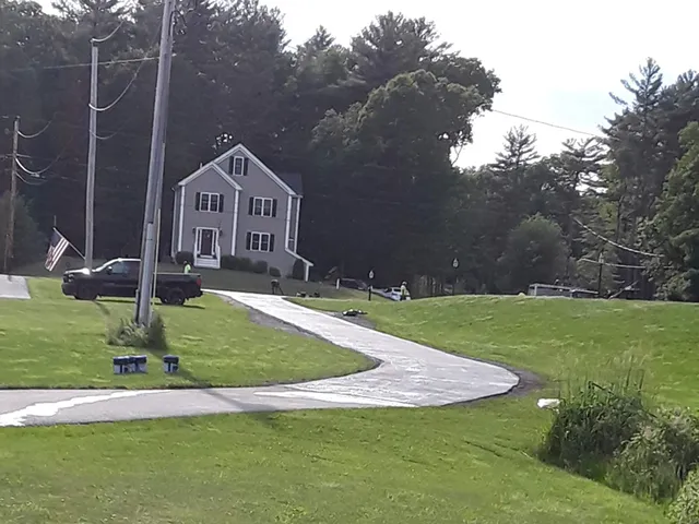work photo from asphaltdrivewaysolutions.com