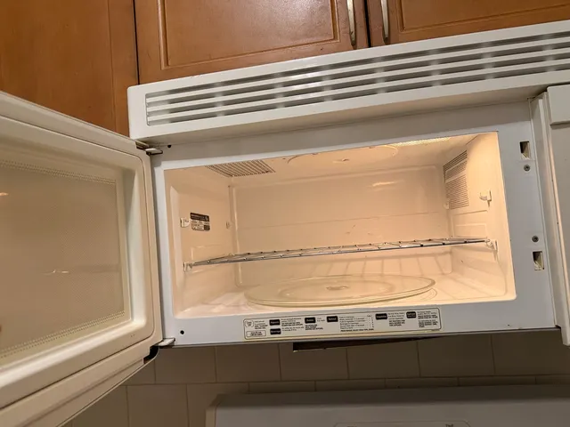 Microwave after cleaning